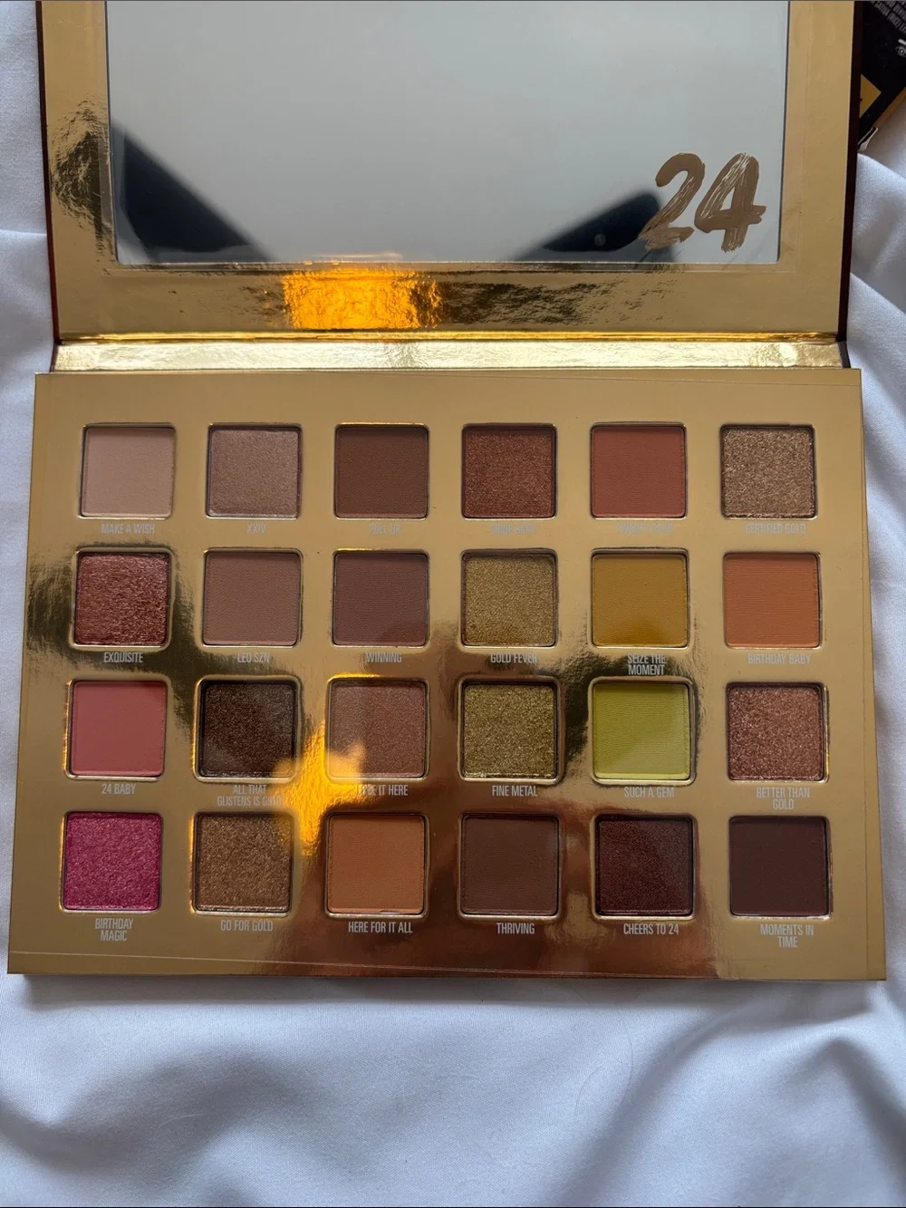 Kylie Cosmetics kylie design pressed